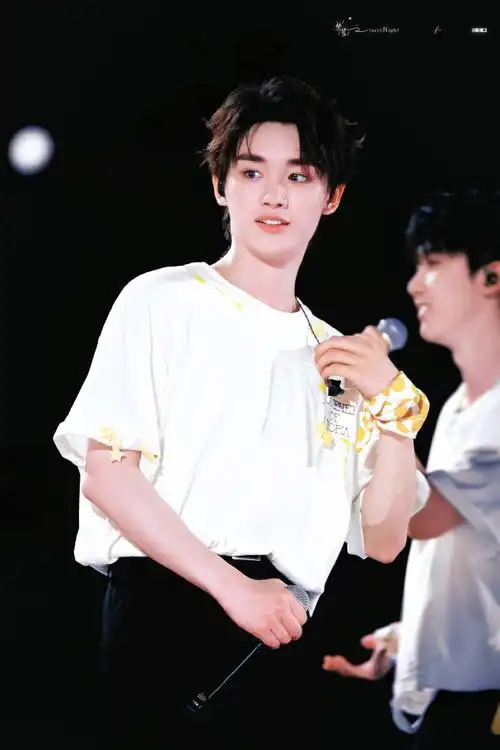 丁程鑫理想之途演唱会##时代少年团演唱会直播##丁程鑫演唱会舞台