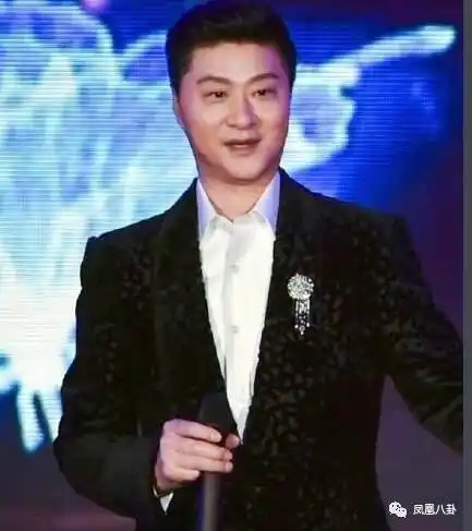 范冰冰的爸爸名叫范涛,60多岁颜值还能保持这个模样,果然家族基因