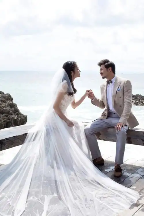 杨烁结婚照浪漫温馨海岛上谱写爱的篇章