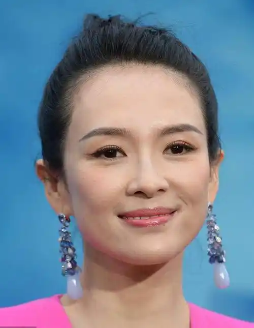 41岁章子怡:晒娃当后妈,炫夫养宠物,嫁给汪峰后她为何不拍戏了_女儿