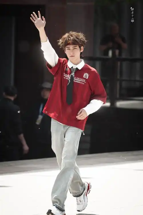 今日星拍放送##张真源跑男发带造型##奔跑吧