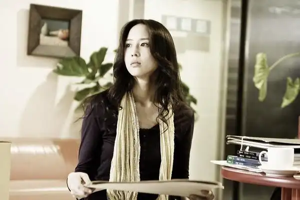 张钧甯只能接拍一些广告之类的事宜,虽然出演过著名的《流星花园Ⅱ》