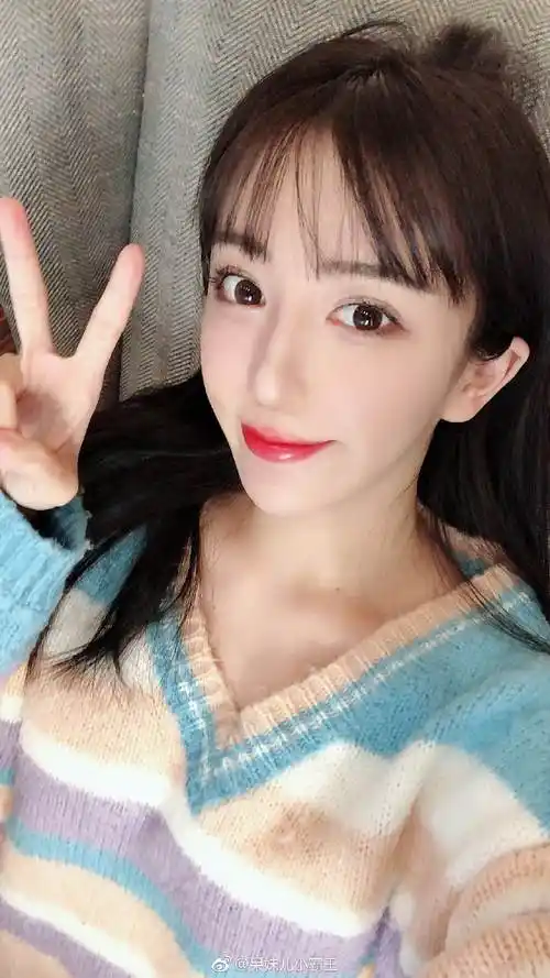 斗鱼吃鸡女主播呆妹儿小霸王个人写真福利套图