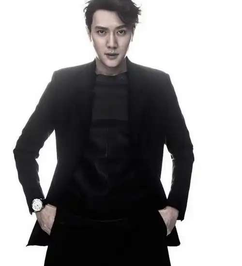 冯绍峰《芭莎男士》写真全曝光 你从未见过的冯绍峰