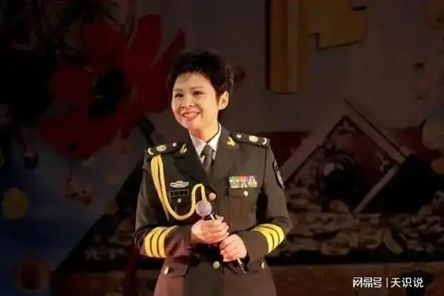 歌唱家董文华一张照片背锅12年赖昌星被抓后两人关系得已澄清