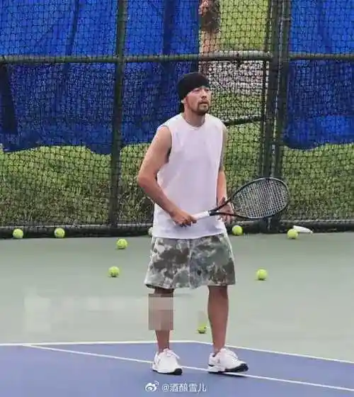 周杰伦婚后一度中年发福胖若两人,还被网友吐槽是"奶茶伦",估计大家都