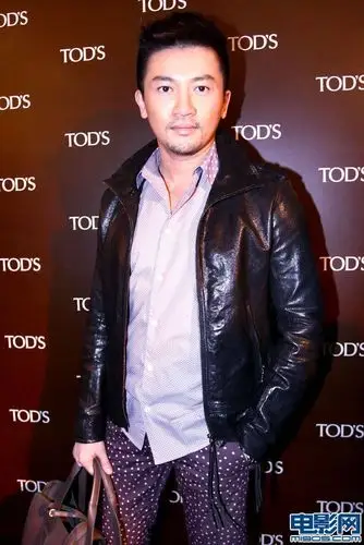 苏有朋小胡子造型帅气亮相 圆点九分裤个性十足