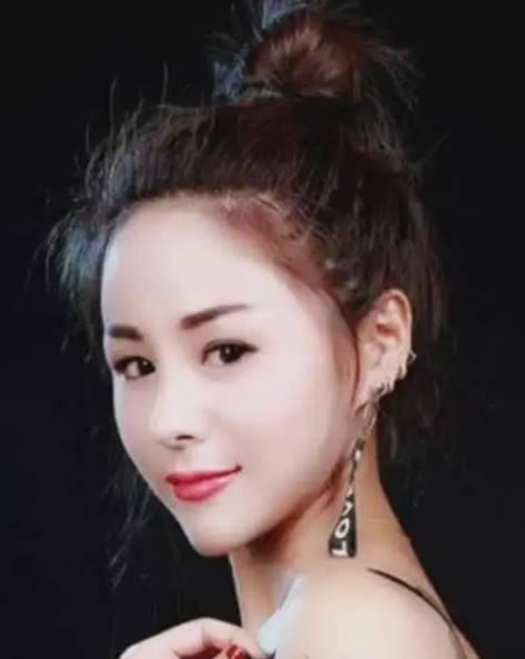 网红烟嗓女歌手唱的歌(网红烟嗓女歌手探清水河)-中纳网