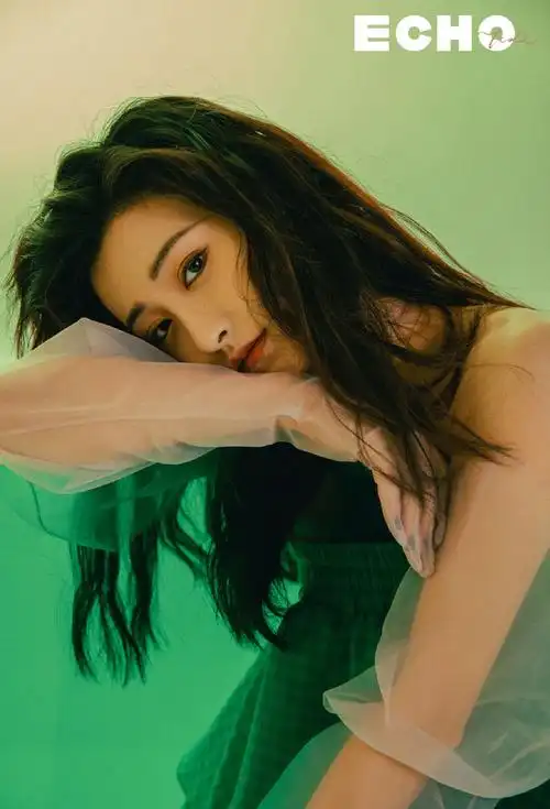 朱圣祎时尚俏丽写真图片