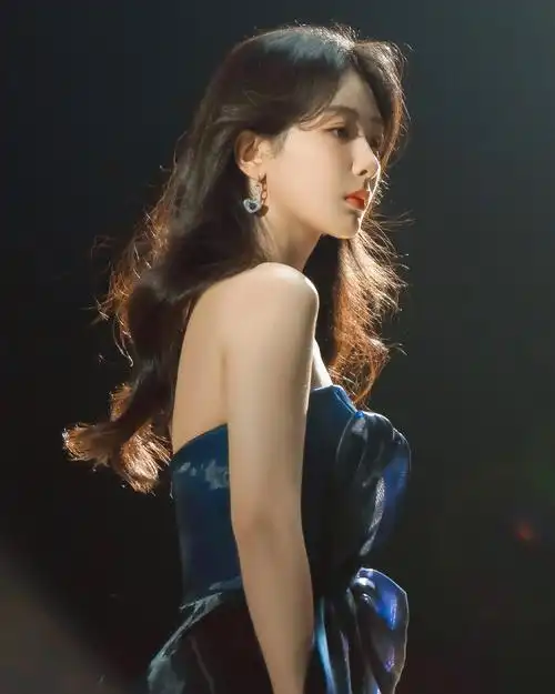 承欢记官宣物料杨紫站在边缘脸也被遮挡粉丝向剧方维权