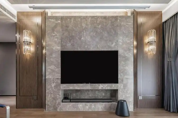 电视墙的设计手法打破常规,让电视内嵌墙体