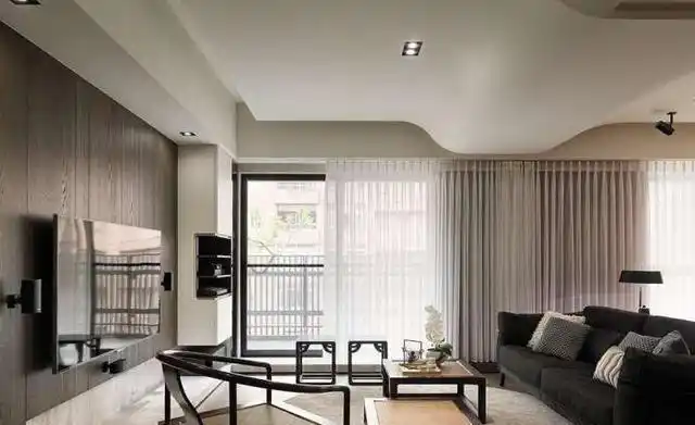 客厅中间有大梁吊顶这样做好看实用