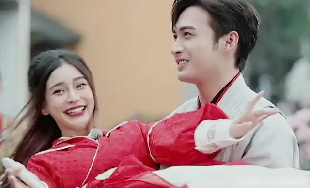 baby蔡徐坤光明正大组cp录节目穿情侣装对视不愧是豪门姐弟