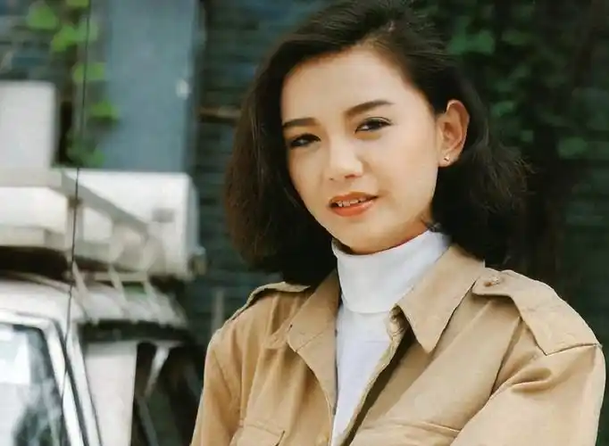 曾华倩:曾跟梁朝伟同居6年,独自抚养儿子,如今儿子成她的骄傲