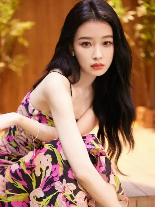 孙怡化妆对镜拍##孙怡玫瑰花衬衫