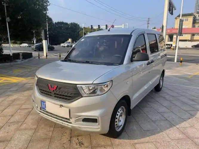 骨折价太阳新款五菱宏光v五座面包车2021年6月上牌15l排量车况极品