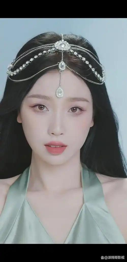 近日,虞书欣更新了一组照片,换上了全新的装扮,网友们纷纷表示这张