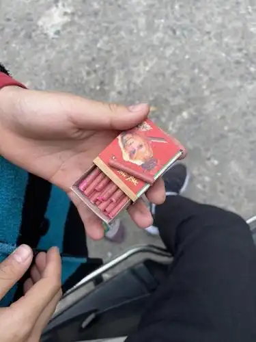 孩子玩火柴炮危险