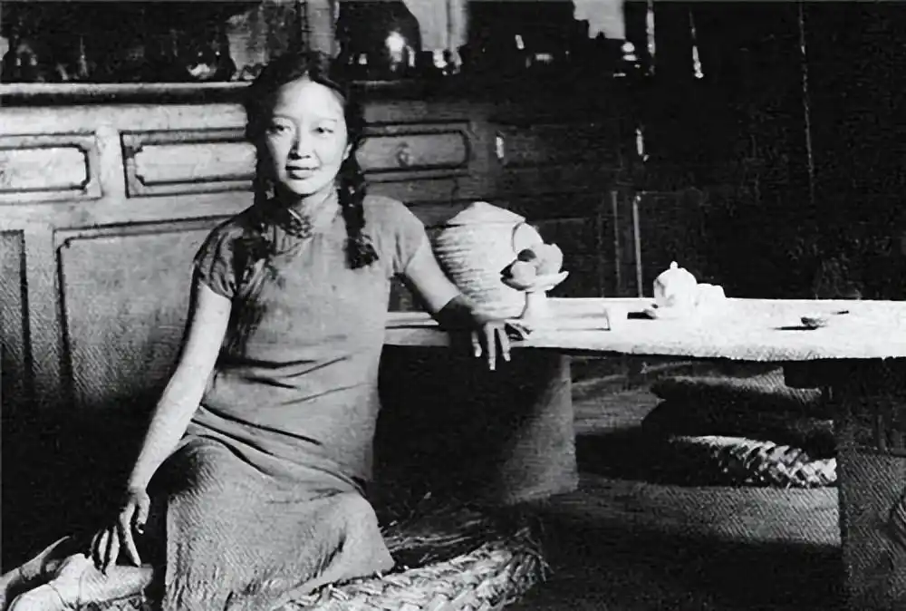 蒋士云嫁二婚银行总裁,20岁做6个孩子后妈,90岁张学良念念不忘