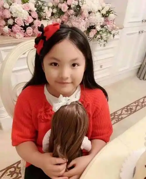 原创11岁的王诗龄身高1米7每月伙食费就高达7万块你怎么看