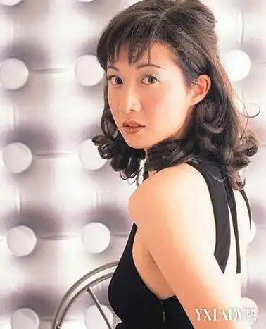 在微博宣布生女喜讯,罗大佑与妻子elaine去年底人工受孕成功,15日剖腹