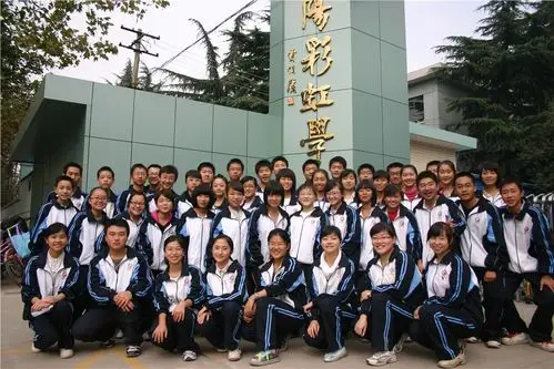 陕西省咸阳彩虹学校_学生活动_学生会成员合影