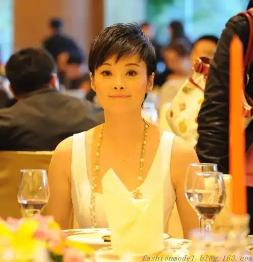 【引用】袁莉 清新淡雅显女人味道