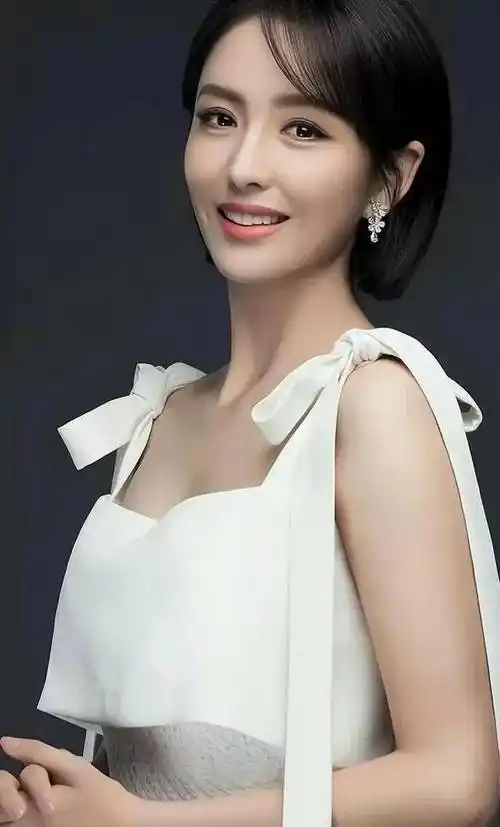 谁才是最美新疆女艺人,热巴娜扎不分伯仲,可别忘了还有一个她_蒋欣