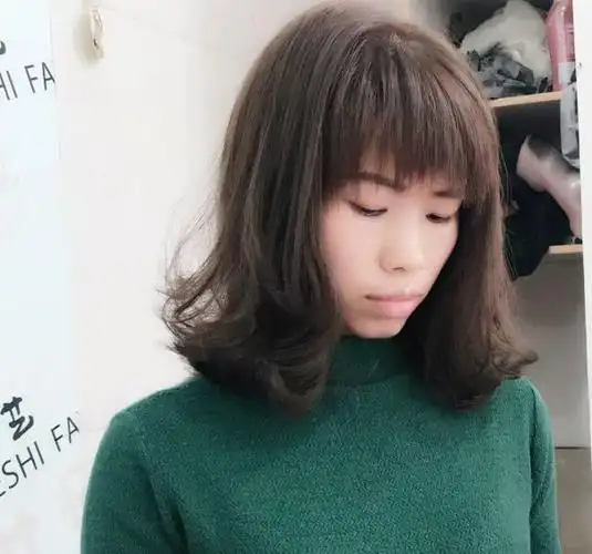 外翻烫发才时尚