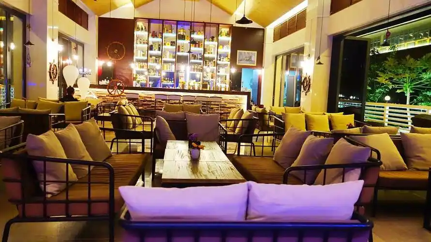 三亚海边小清吧招人啦~ 每天听歌,吹海风