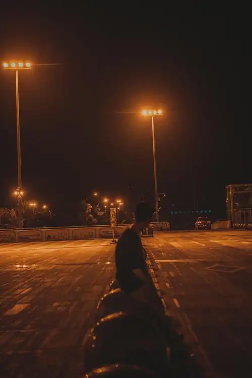 你也有过这样落寞的背影吗