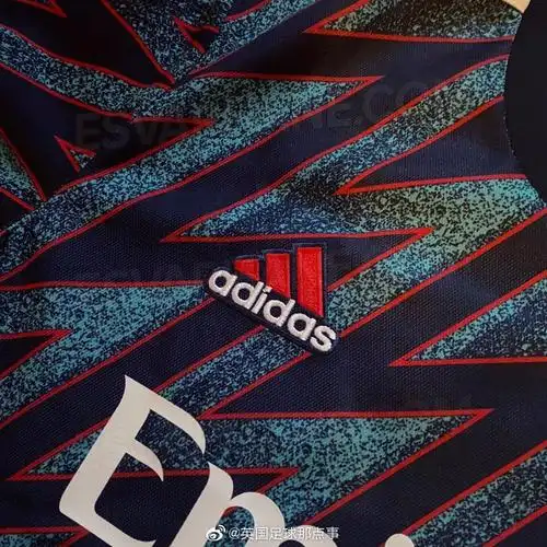 阿森纳2122赛季第三球衣谍照曝光灵感来自上世纪90年代的蓝色闪电设计