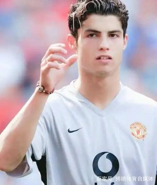 图集|c罗的成长经历,从男孩到男人