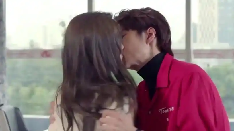 陪你到世界之巅王一博特辑27季向空甜吻认爱