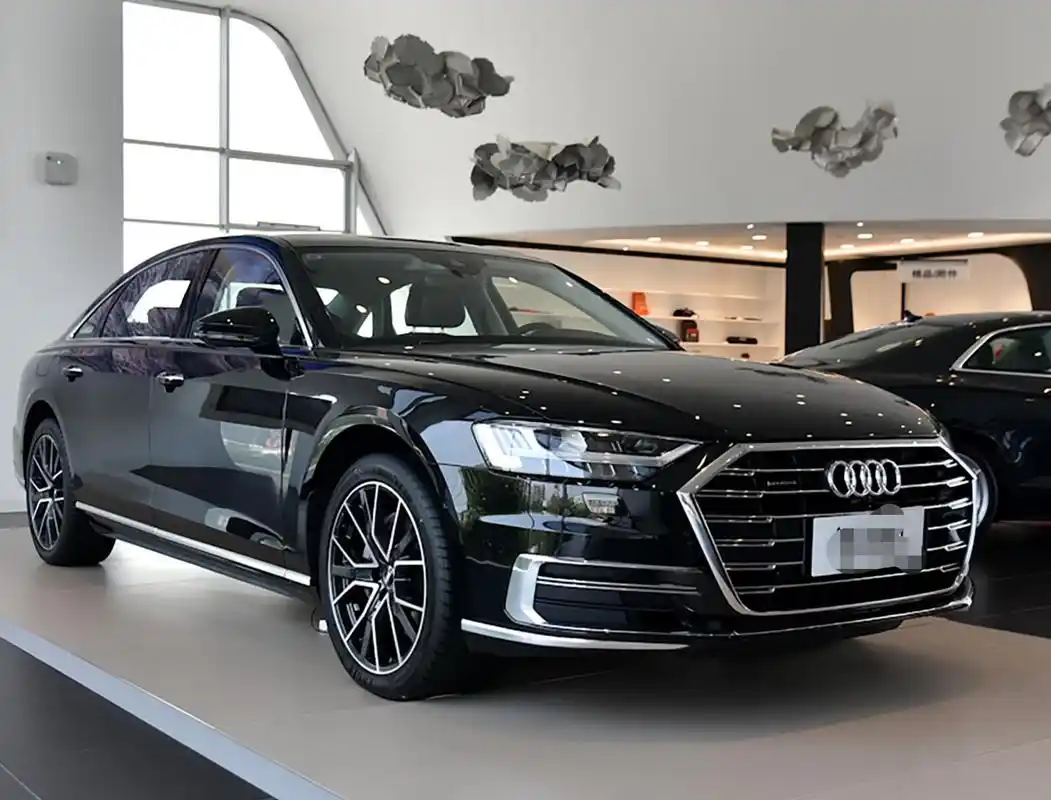 新款奥迪a8亮相,对标奔驰s级,预售84万,3.0t混动油耗真霸气