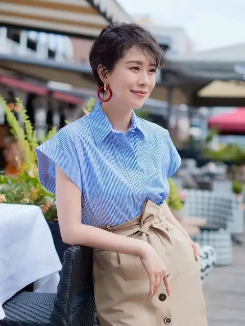 40岁海清,换个发型气场全开,衬衫 长裙也难掩贵妇气质!