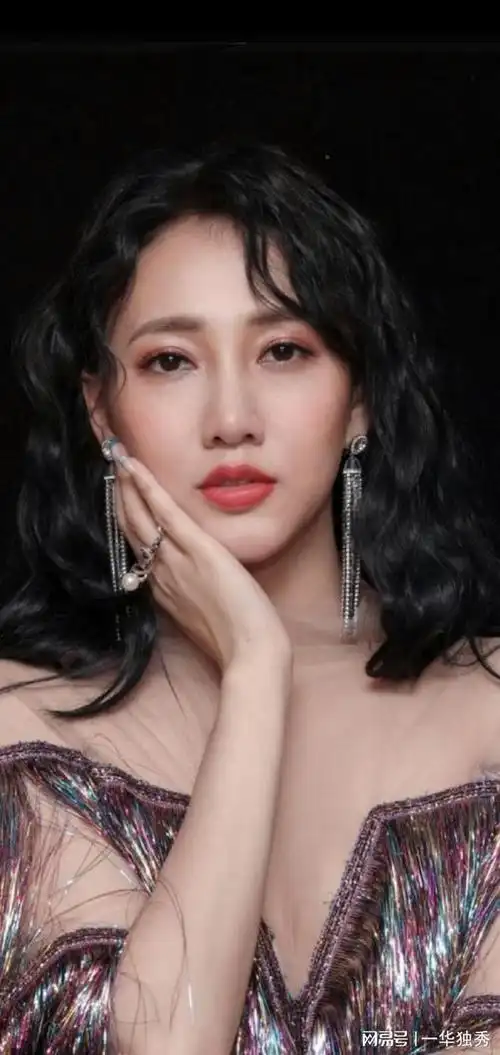 高清大图:个性歌手弦子开放式纯欲大片!|歌曲|音乐|流行乐_网易订阅