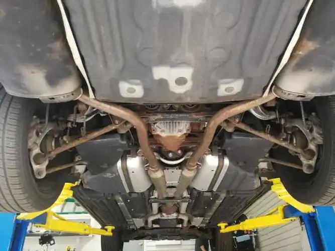 懒得找照片了,来一张ls的底盘先恶心一下.