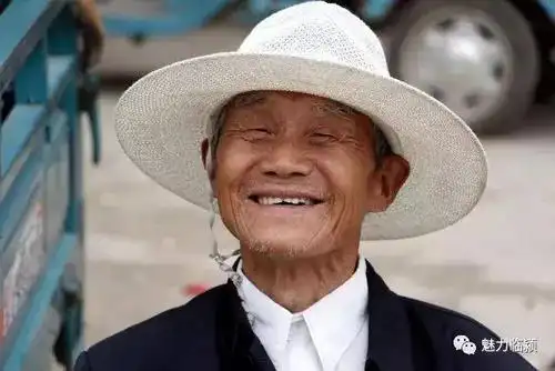 卖菜种老人慈祥的笑容