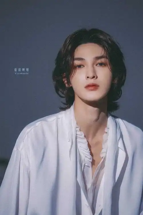 想看男爱豆长发中分的造型(评论里提的好看的我就加到主楼了哦