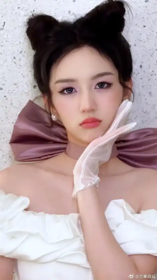 周也cos汤姆猫女朋友啦,这下是货真价实"小也猫"