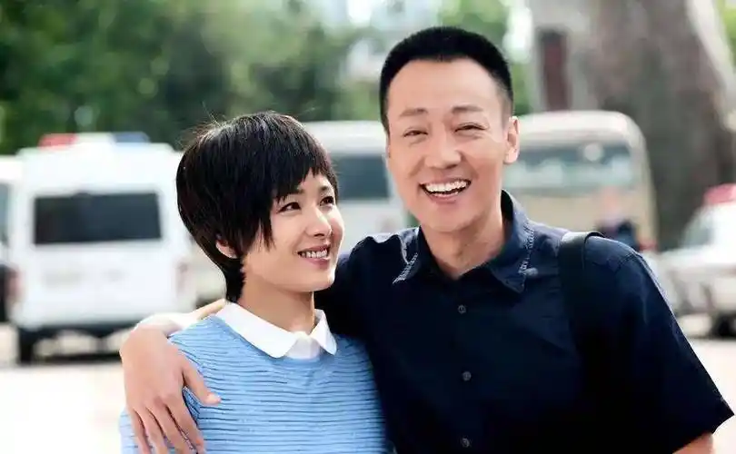 辛柏青朱媛媛:从校园到婚纱,结婚16年零绯闻,一家3口生活幸福_爱情