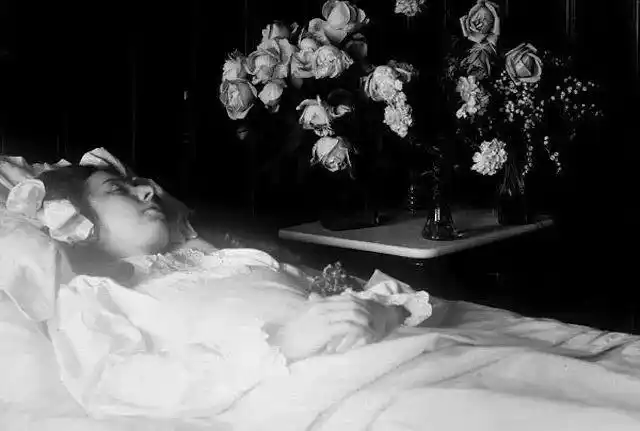 【你可以决定是否要查看下面的照片,这些图片可能会让你产生恐惧或