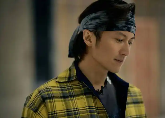 近日,谢霆锋官宣飞行加盟竞演音乐综艺《青年π计划》.