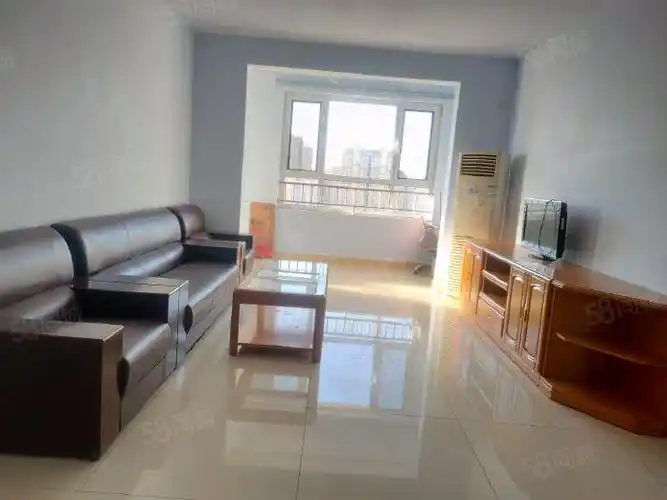 精装两室龙城国际带两个空调家具家电齐全拎包入住