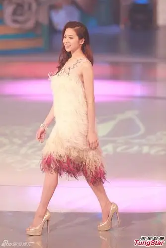 组图:2014港姐选美邵珮诗夺冠 身材火辣笑容甜_高清图集_新浪网