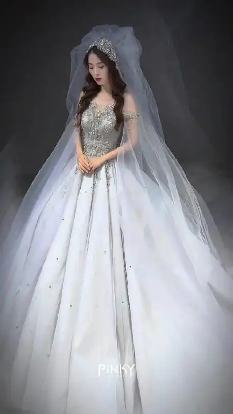 pinkybridal婚纱旧巷子中的浪漫余晖披上了紫色婚纱61