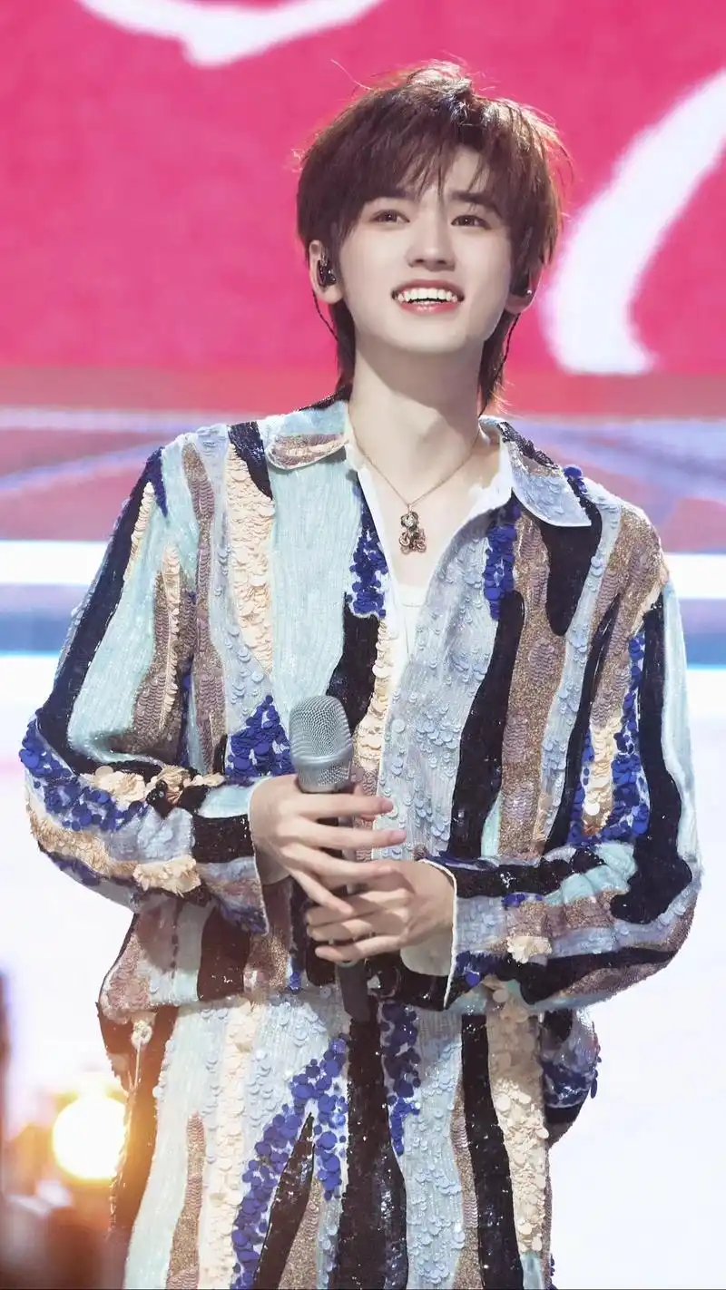 宋亚轩壁纸分享.#宋亚轩 #宋亚轩不枉 - 抖音