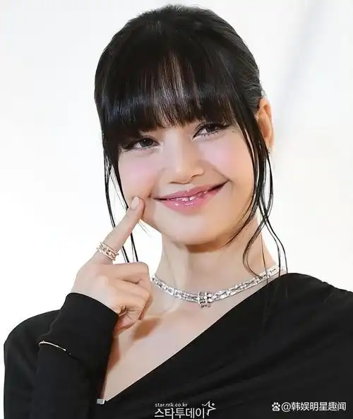 lisa和男爱豆互动两人显得很般配网友感叹可惜她有传闻男友