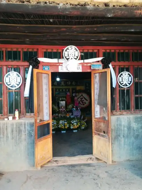 鲜花灵堂布置图